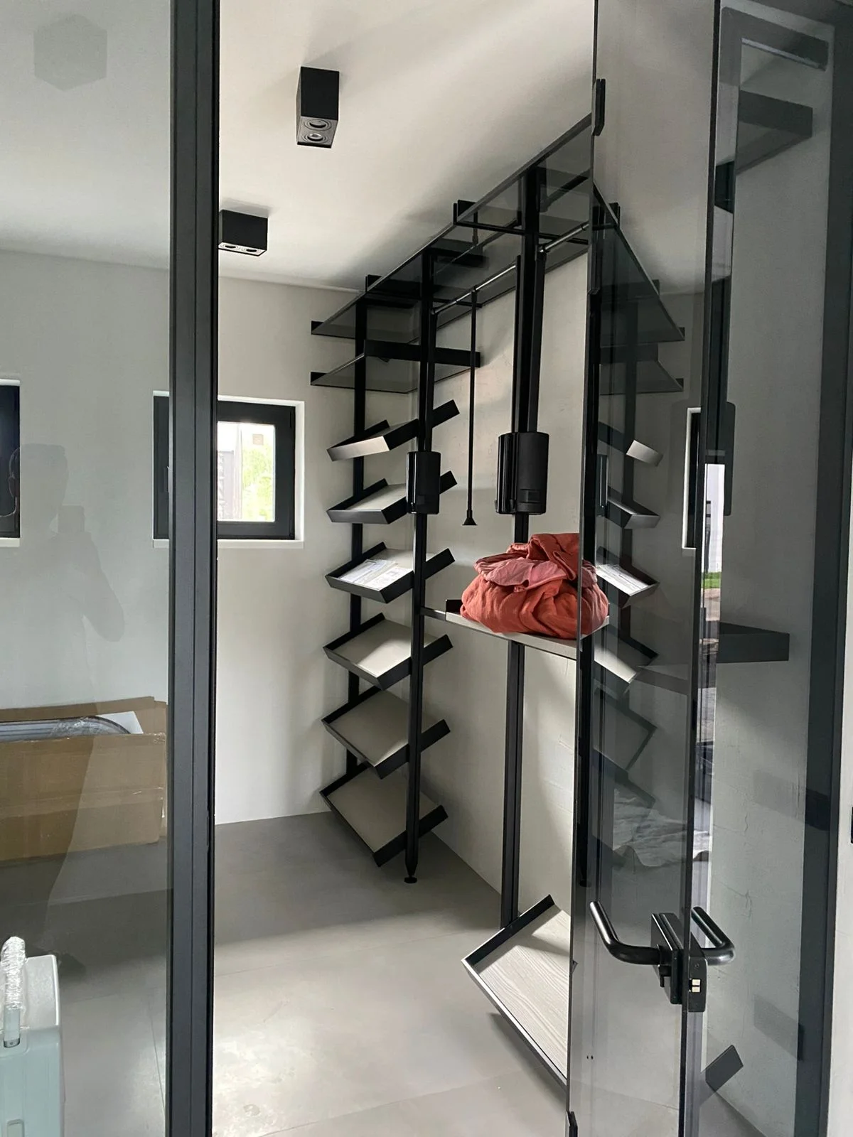 Гардеробная в стиле лофт